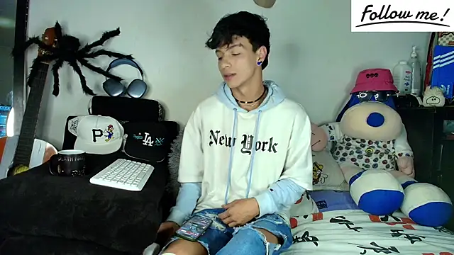 Snapshot of twink_sebas_ chatting on December 2024 05:10:01 AM twink sebas online show from December 2024 05:10:01 AM