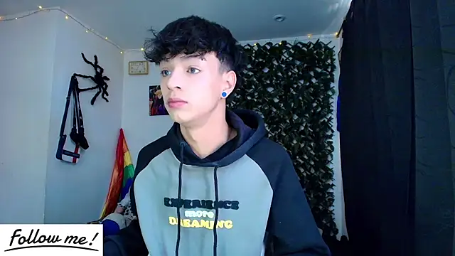 Snapshot of twink_sebas_ chatting on January 2025 04:55:02 PM twink sebas online show from January 2025 04:55:02 PM