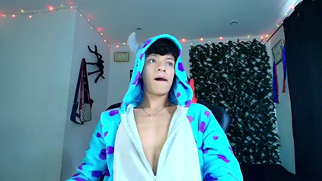 Snapshot of twink_sebas_ chatting on February 2025 04:10:01 PM twink sebas online show from February 2025 04:10:01 PM