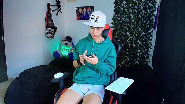 Snapshot of twink_sebas_ chatting on February 2025 09:25:02 PM twink sebas online show from February 2025 09:25:02 PM