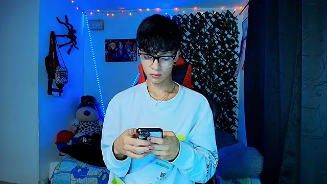 Snapshot of twink_sebas_ chatting on February 2025 04:20:01 AM twink sebas online show from February 2025 04:20:01 AM