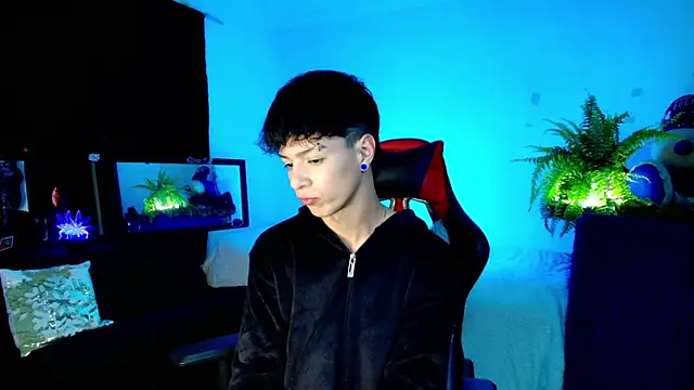 Snapshot of twink_sebas_ chatting on October 2025 05:04:02 AM twink sebas online show from October 2025 05:04:02 AM