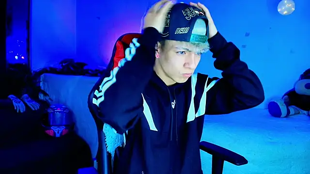 Snapshot of twink_sebas_ chatting on November 2025 03:34:01 AM twink sebas online show from November 2025 03:34:01 AM