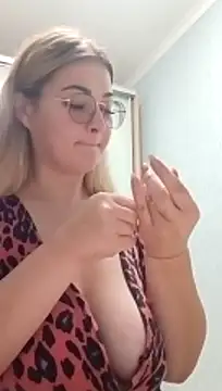 Snapshot of pussyCat_t chatting on November 2025 05:37:02 PM pussyCat t online show from November 2025 05:37:02 PM