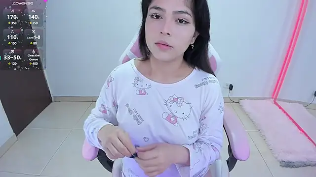 Snapshot of misshoneyxxx chatting on December 2024 10:17:01 PM misshoneyxxx online show from December 2024 10:17:01 PM