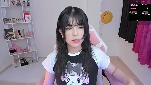 Snapshot of misshoneyxxx chatting on January 2025 03:00:02 AM misshoneyxxx online show from January 2025 03:00:02 AM