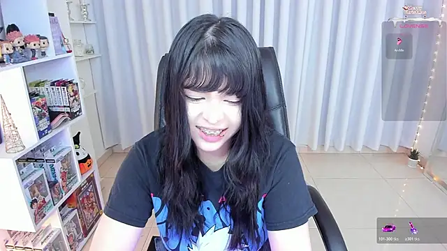 Snapshot of misshoneyxxx chatting on November 2025 02:12:02 AM misshoneyxxx online show from November 2025 02:12:02 AM