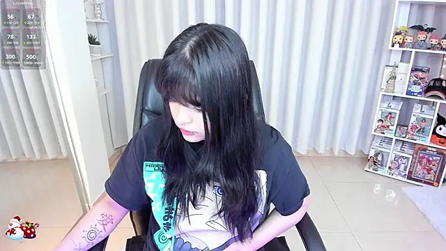 Snapshot of misshoneyxxx chatting on December 2025 04:33:02 AM misshoneyxxx online show from December 2025 04:33:02 AM