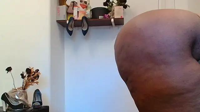 Snapshot of xTALLSEXYBUMx chatting on September 2025 06:04:02 AM xTALLSEXYBUMx online show from September 2025 06:04:02 AM