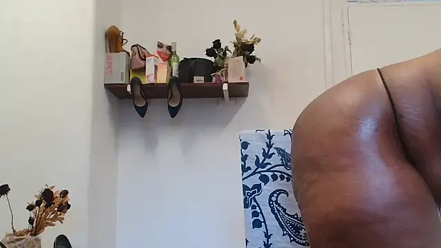 Snapshot of xTALLSEXYBUMx chatting on September 2025 04:50:01 AM xTALLSEXYBUMx online show from September 2025 04:50:01 AM