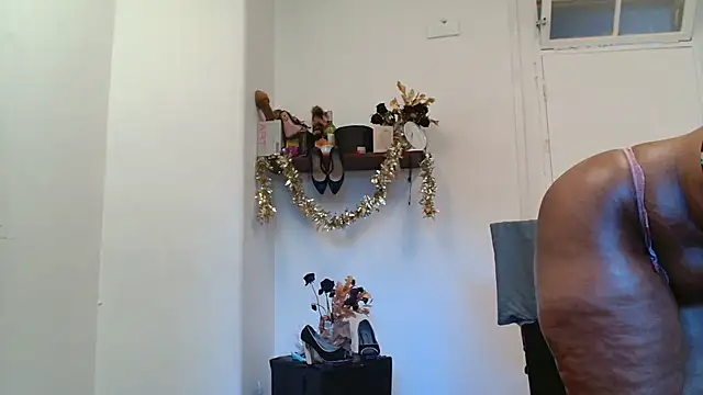 Snapshot of xTALLSEXYBUMx chatting on November 2025 05:40:02 AM xTALLSEXYBUMx online show from November 2025 05:40:02 AM