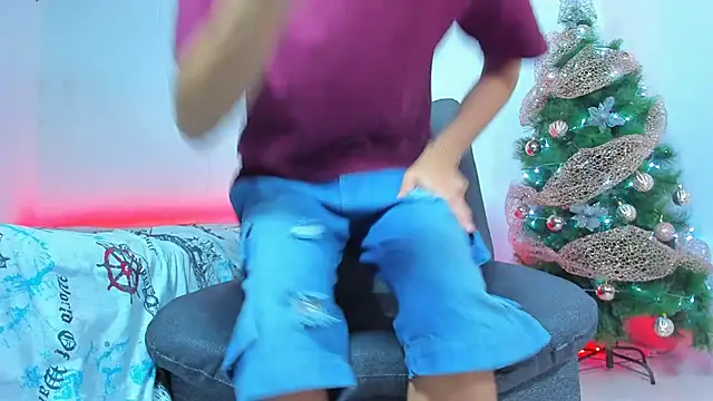 Snapshot of maxowens_oficial chatting on December 2024 11:20:02 PM maxowens oficial online show from December 2024 11:20:02 PM