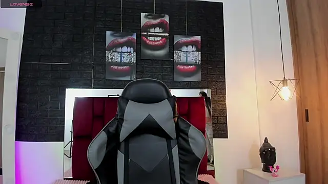 Snapshot of April1_sc chatting on March 2025 12:35:02 PM April1 sc online show from March 2025 12:35:02 PM