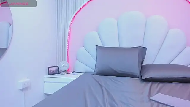 Snapshot of Meli_castillo chatting on February 2025 10:42:02 PM Meli castillo online show from February 2025 10:42:02 PM