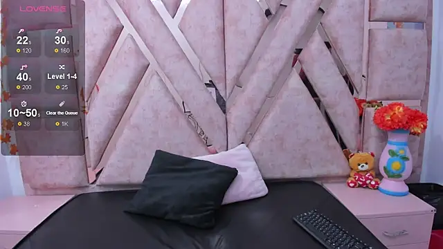 CataleyaLars20 online show from May 2026 01:18:02 PM