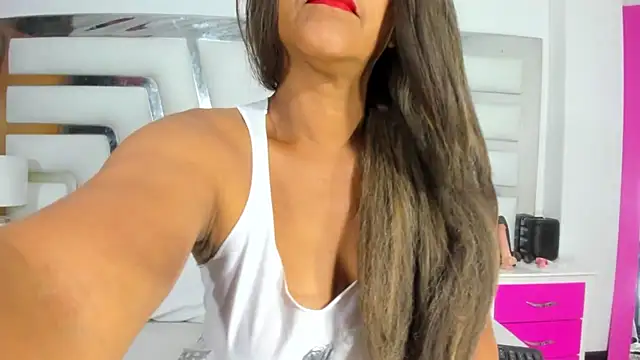 Snapshot of SaraaJhons chatting on February 2025 04:13:02 PM SaraaJhons online show from February 2025 04:13:02 PM