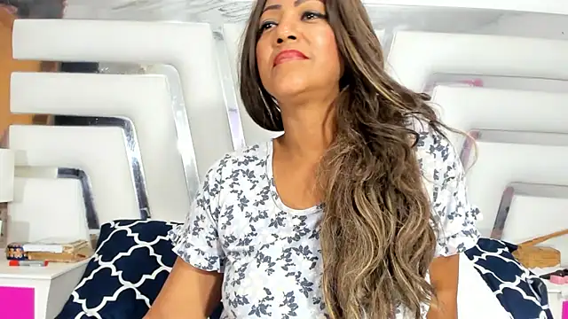 Snapshot of SaraaJhons chatting on March 2025 04:03:02 PM SaraaJhons online show from March 2025 04:03:02 PM