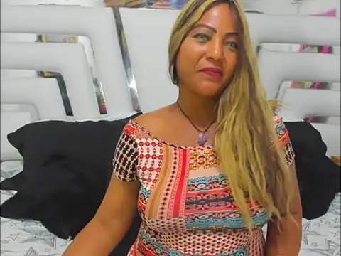 Snapshot of SaraaJhons chatting on November 2025 07:34:02 PM SaraaJhons online show from November 2025 07:34:02 PM