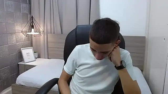 Snapshot of JackSwan18 chatting on December 2024 06:10:01 PM JackSwan18 online show from December 2024 06:10:01 PM