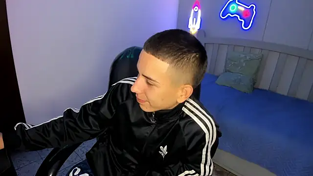 Snapshot of JackSwan18 chatting on November 2025 08:41:01 PM JackSwan18 online show from November 2025 08:41:01 PM