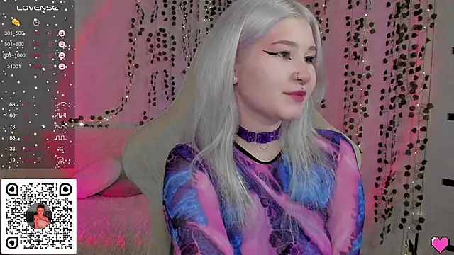 Snapshot of chillycharm chatting on December 2024 01:37:02 AM chillycharm online show from December 2024 01:37:02 AM