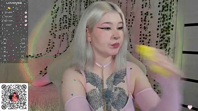 Snapshot of chillycharm chatting on January 2025 02:28:02 AM chillycharm online show from January 2025 02:28:02 AM