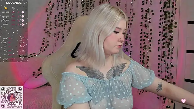 Snapshot of chillycharm chatting on January 2025 12:54:01 AM chillycharm online show from January 2025 12:54:01 AM