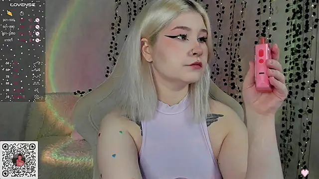 Snapshot of chillycharm chatting on January 2025 04:43:01 AM chillycharm online show from January 2025 04:43:01 AM