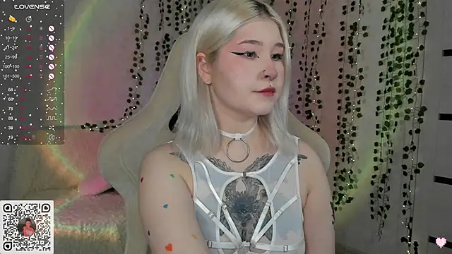 Snapshot of chillycharm chatting on January 2025 01:51:02 AM chillycharm online show from January 2025 01:51:02 AM