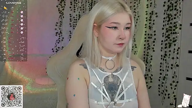 Snapshot of chillycharm chatting on February 2025 03:01:01 AM chillycharm online show from February 2025 03:01:01 AM