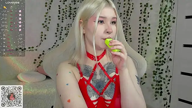 Snapshot of chillycharm chatting on March 2025 12:17:02 AM chillycharm online show from March 2025 12:17:02 AM