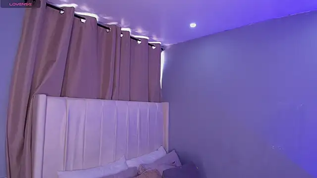 Shenoa1 online show from November 2025 02:39:01 PM