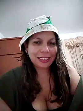 Carliina Soussa online show from November 2025 10:31:02 PM