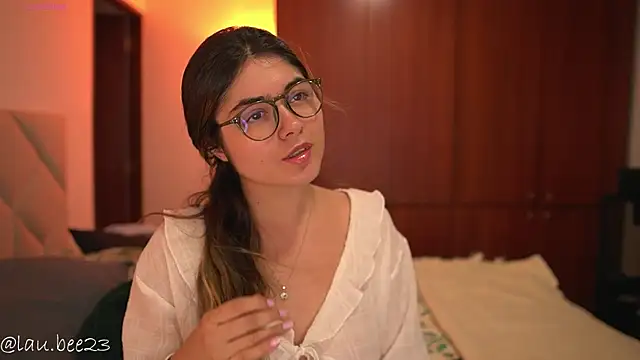 Lau Bee online show from July 2026 07:06:02 PM