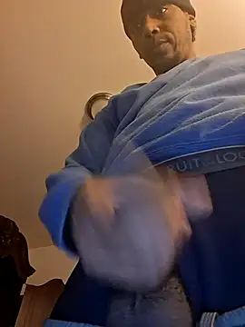 bigboytoy912 online show from April 2026 01:07:01 AM