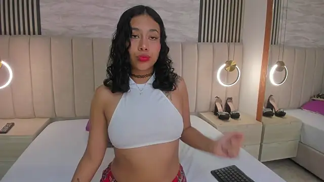 Snapshot of laura_smith33 chatting on October 2025 02:39:02 PM laura smith33 online show from October 2025 02:39:02 PM