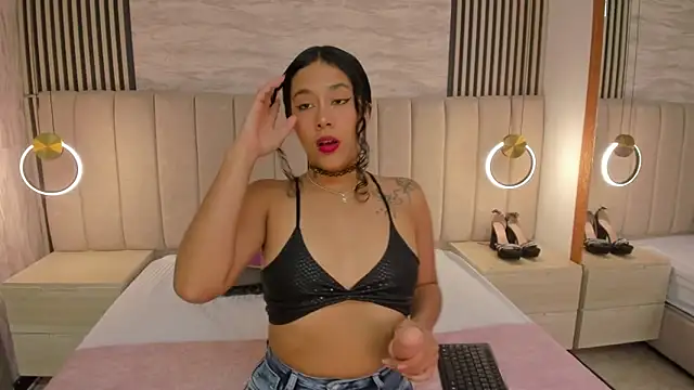 Snapshot of laura_smith33 chatting on October 2025 02:46:01 PM laura smith33 online show from October 2025 02:46:01 PM