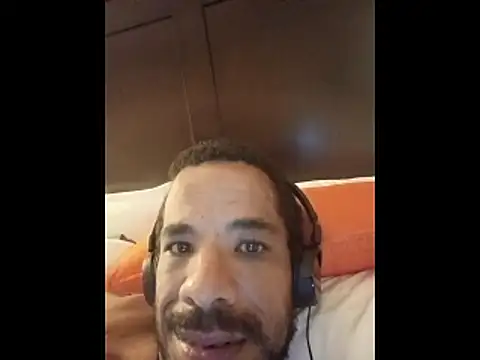 Snapshot of Tjskigh chatting on October 2025 04:17:02 PM Tjskigh online show from October 2025 04:17:02 PM