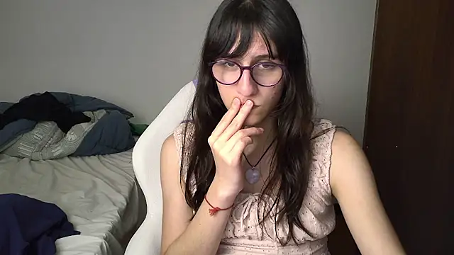 Snapshot of Alice_love29 chatting on December 2024 11:03:01 PM Alice love29 online show from December 2024 11:03:01 PM