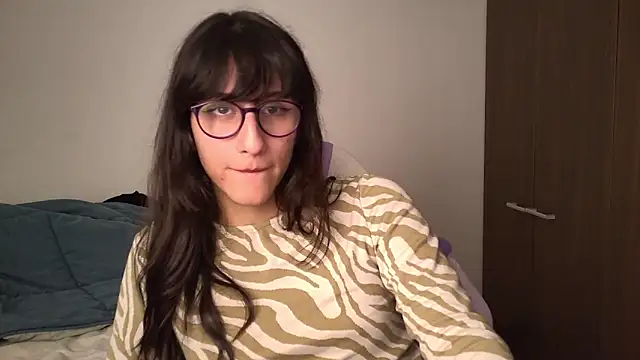 Snapshot of Alice_love29 chatting on December 2024 12:12:02 PM Alice love29 online show from December 2024 12:12:02 PM