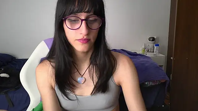 Snapshot of Alice_love29 chatting on February 2025 12:04:01 AM Alice love29 online show from February 2025 12:04:01 AM