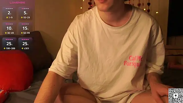 Snapshot of curlyboyy_ chatting on February 2025 04:47:02 AM curlyboyy online show from February 2025 04:47:02 AM