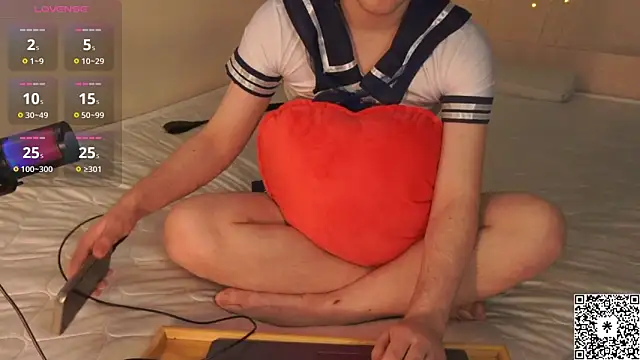 Snapshot of curlyboyy_ chatting on March 2025 03:29:02 PM curlyboyy online show from March 2025 03:29:02 PM