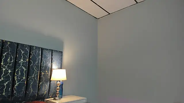 Sophia Lemos online show from October 2025 01:54:02 PM