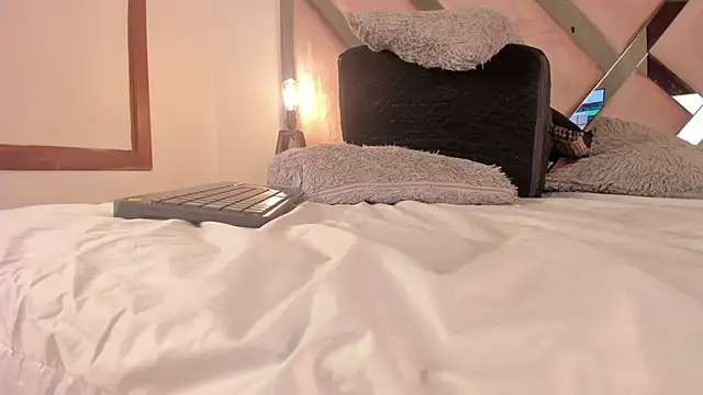 Sophia Lemos online show from February 2026 01:26:02 PM