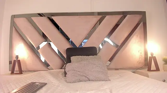 Sophia Lemos online show from February 2026 01:18:02 PM