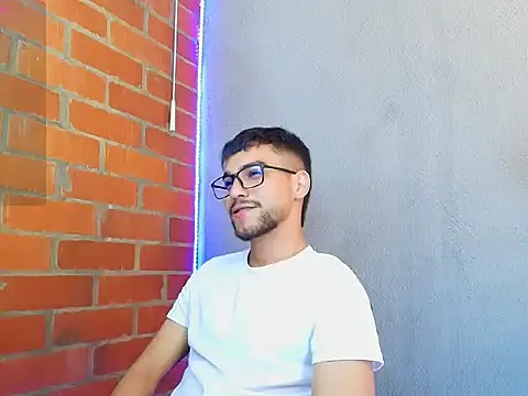 Leandro valenzuela online show from September 2025 08:53:02 PM