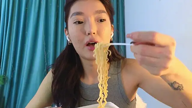 AudreyMell online show from November 2025 02:49:01 PM