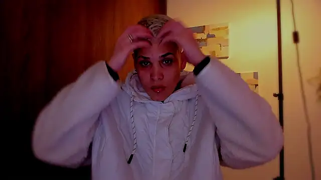 Snapshot of Charlee_pink chatting on March 2026 07:01:02 AM Charlee pink online show from March 2026 07:01:02 AM