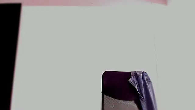 Snapshot of Charlee_pink chatting on March 2026 04:35:01 PM Charlee pink online show from March 2026 04:35:01 PM